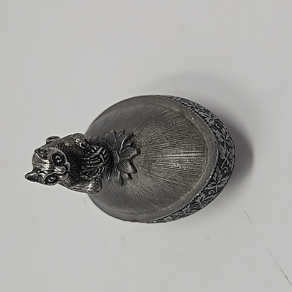 Vintage 1980 Pewter Easter Egg w/ Cat Kitten Kitty Trinket Box Yorkshire Design - Picture 2 of 6